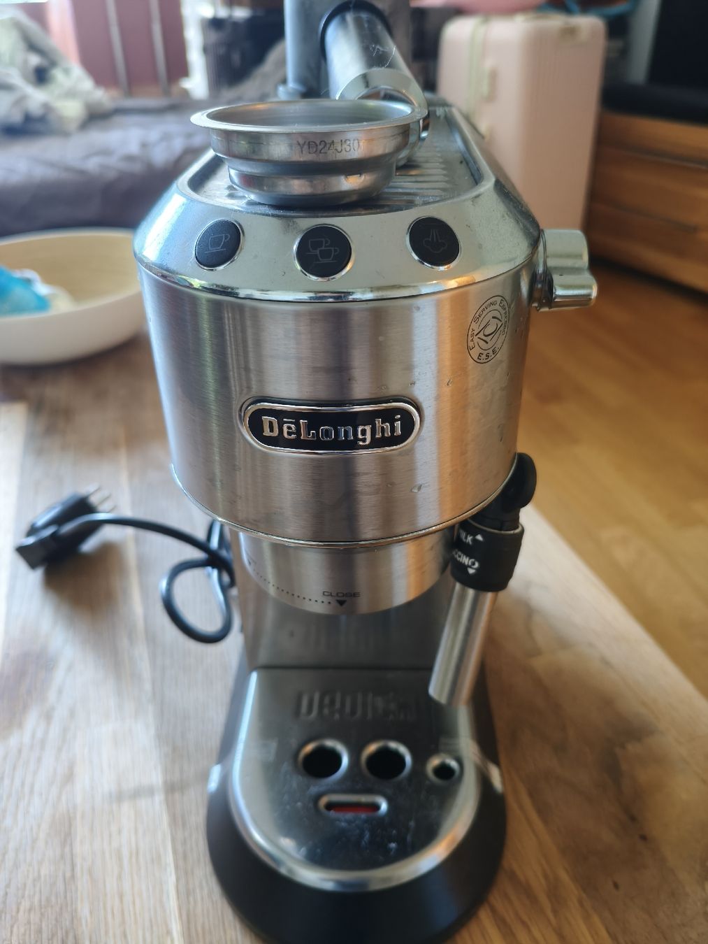 De'Longhi Macchine per caffè & Macchine per espresso: DeLonghi Dedica Espresso Machine EC680 Used – Usato da Zürich venduto da yul_7ccq