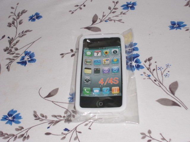 Apple Covers & Schutzfolien: SILIKON ETUI IPHONE 4/4S WEISS – Neu und originalverpackt aus Möhlin von Dominik69