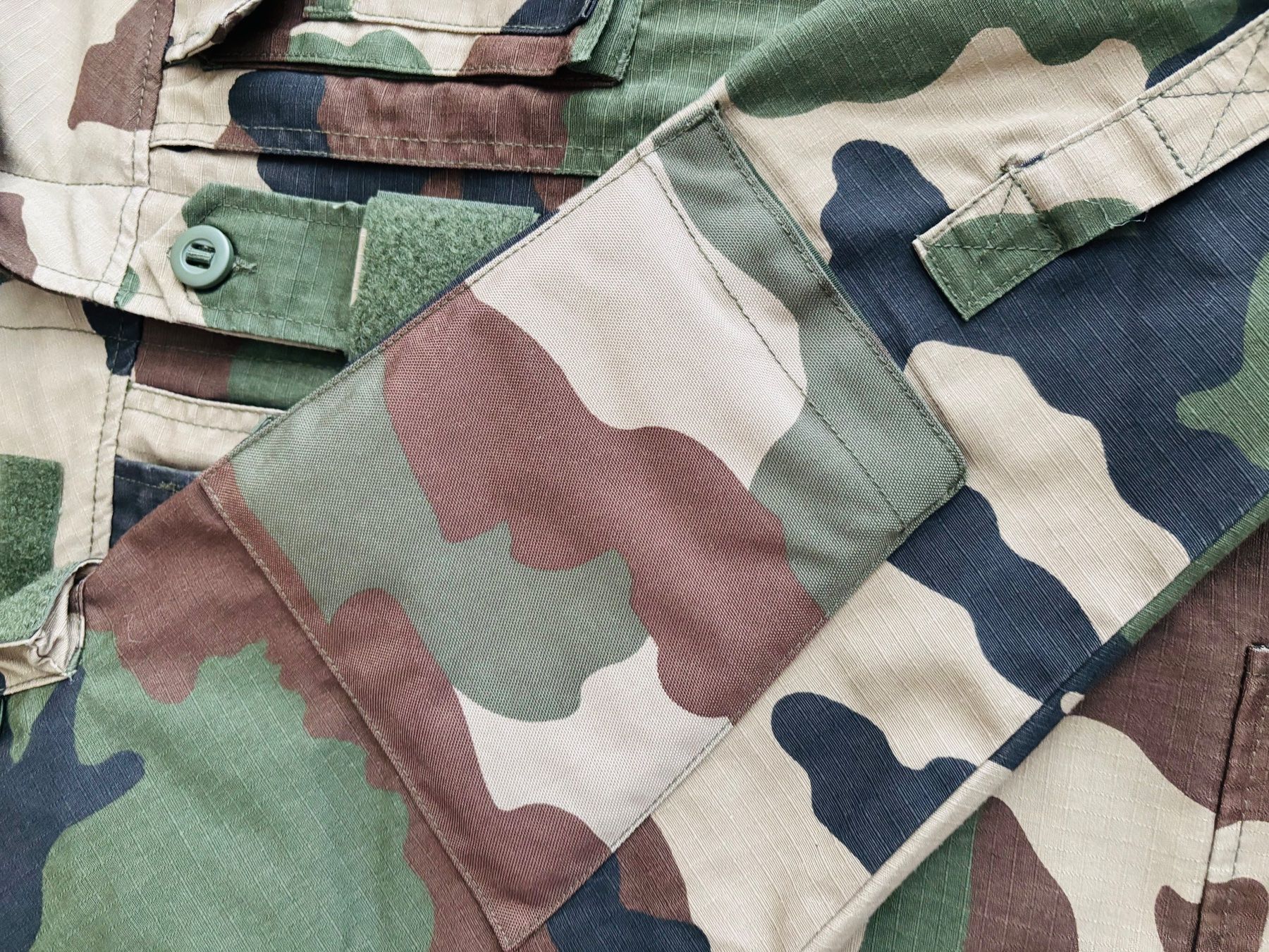 Uniformi: Armee Uniform, NEU – Nuovo (secondo la descrizione) da Zürich venduto da 2KiWi 2