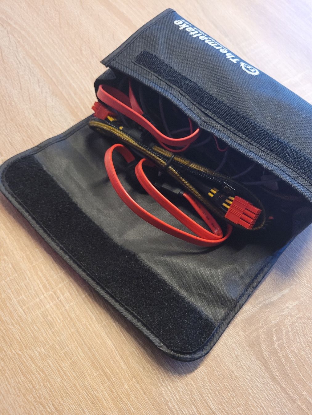 Câbles: Diverse Computerbaukabel, mit Tasche – D'occasion à Uster par 13smiley13 1