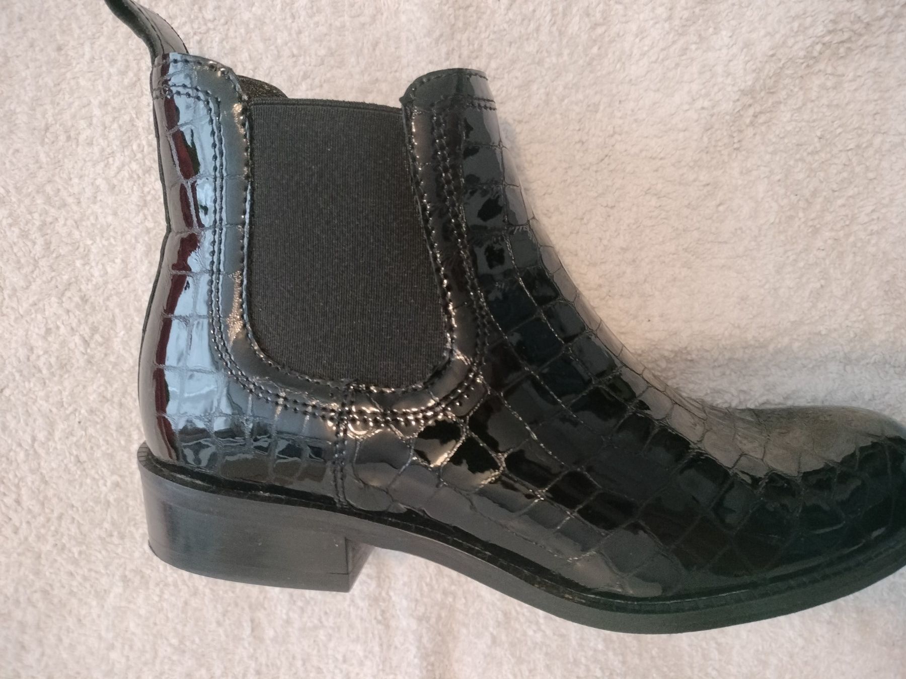Scarpe da donna: Schwarze Herbst-Boots im Kroko-Look, Grösse 35, neu – Nuovo (secondo la descrizione) da Balsthal venduto da hei_xn6y 4