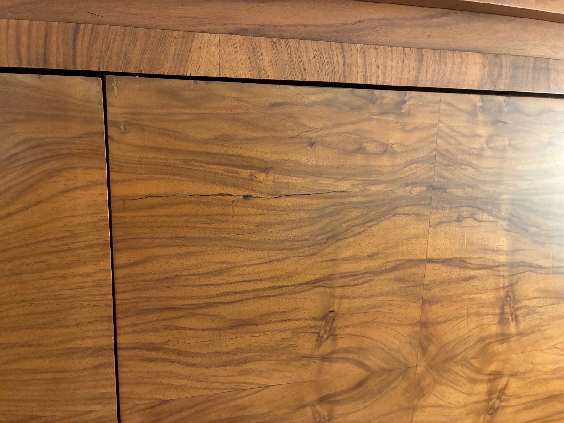 Armoires: Buffetschrank Nussbaum furniert – D'occasion à Zürich par ZH-OERLIKON 6