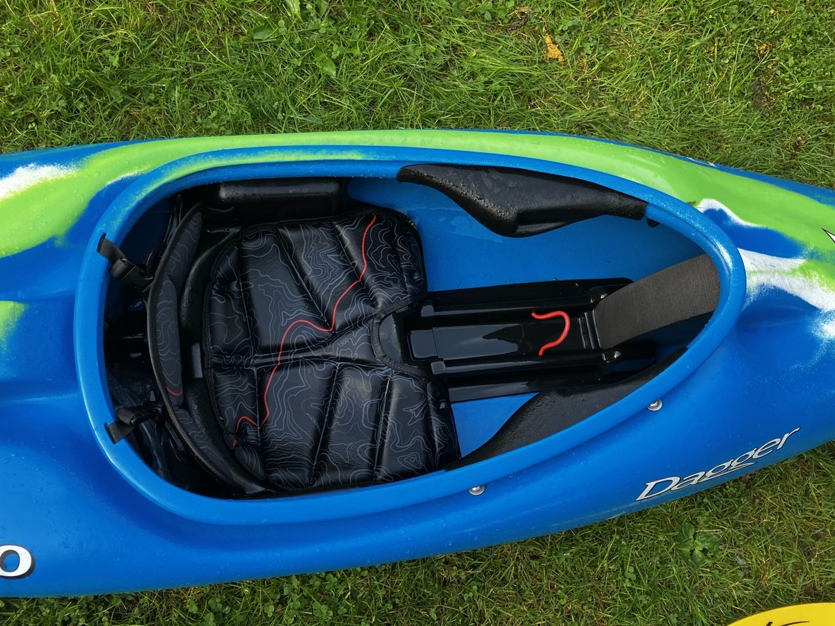 Kayak/Kajak-Set Dagger Dynamo 7.4 mit Spritzdecke&Paddel (Gebraucht) in ...