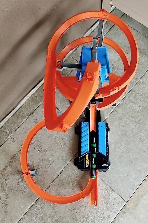 Hot Wheels Giocattoli: Hot Wheels Sky Crash Tower Rennbahn – Usato da Pfaffnau venduto da Rumpelstilzchen2 1