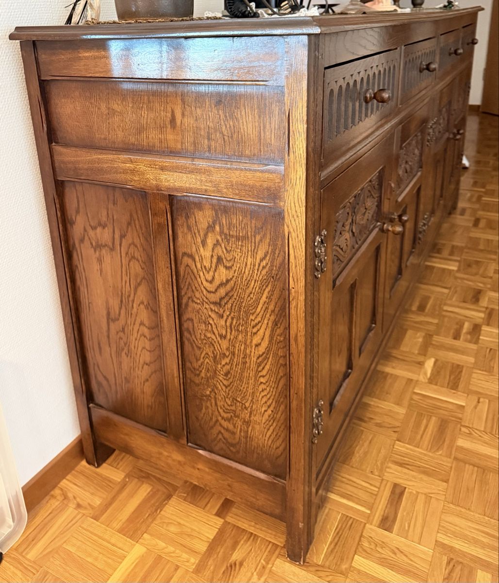 Credenze: Buffet Tudor Vintage – Usato da Plan-les-Ouates venduto da val_c6z7 1