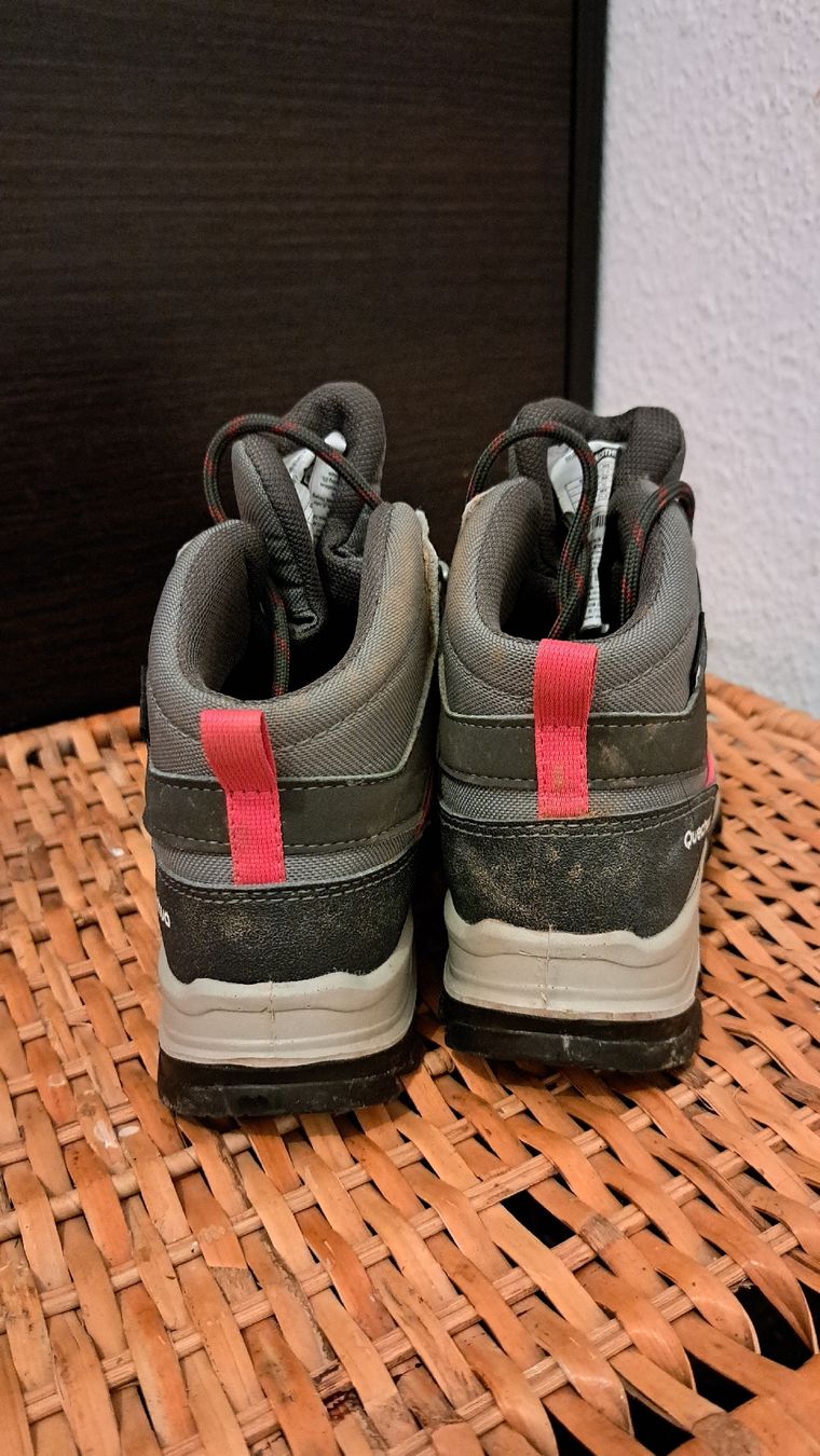 Decathlon Scarpe per ragazze: Chaussures de randonnée 34, chaussures de march – Usato da Meyrin venduto da Zahra011 3