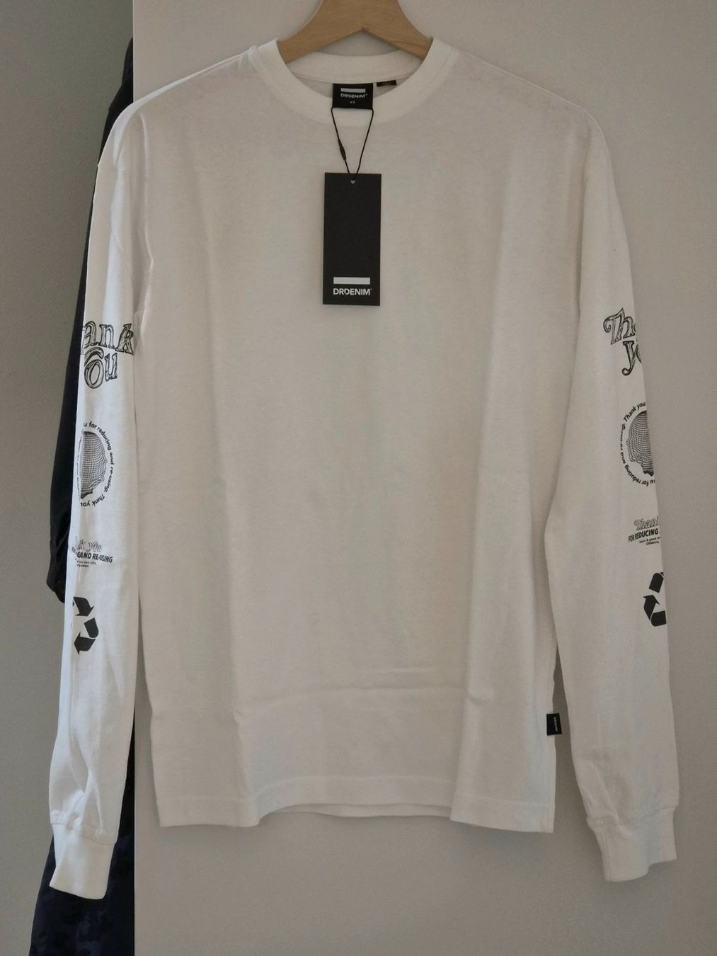 Calvin Klein T-Shirts: Beiges Calvin Klein T-Shirt – Neu und originalverpackt aus Zürich von New_username 4