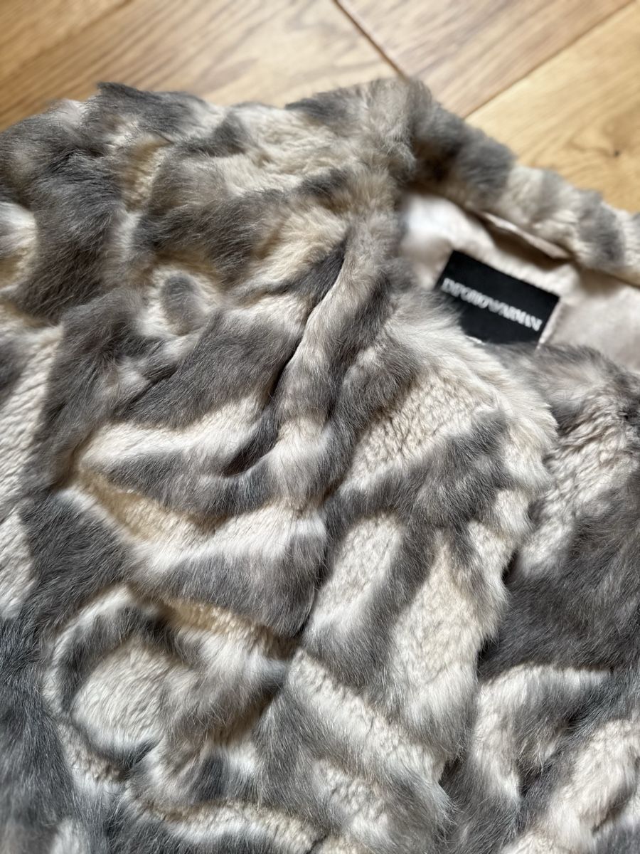 Armani Altro in Moda donna: Emporio Armani Fur Cape – Usato da Neuchatel venduto da Mia_G 5