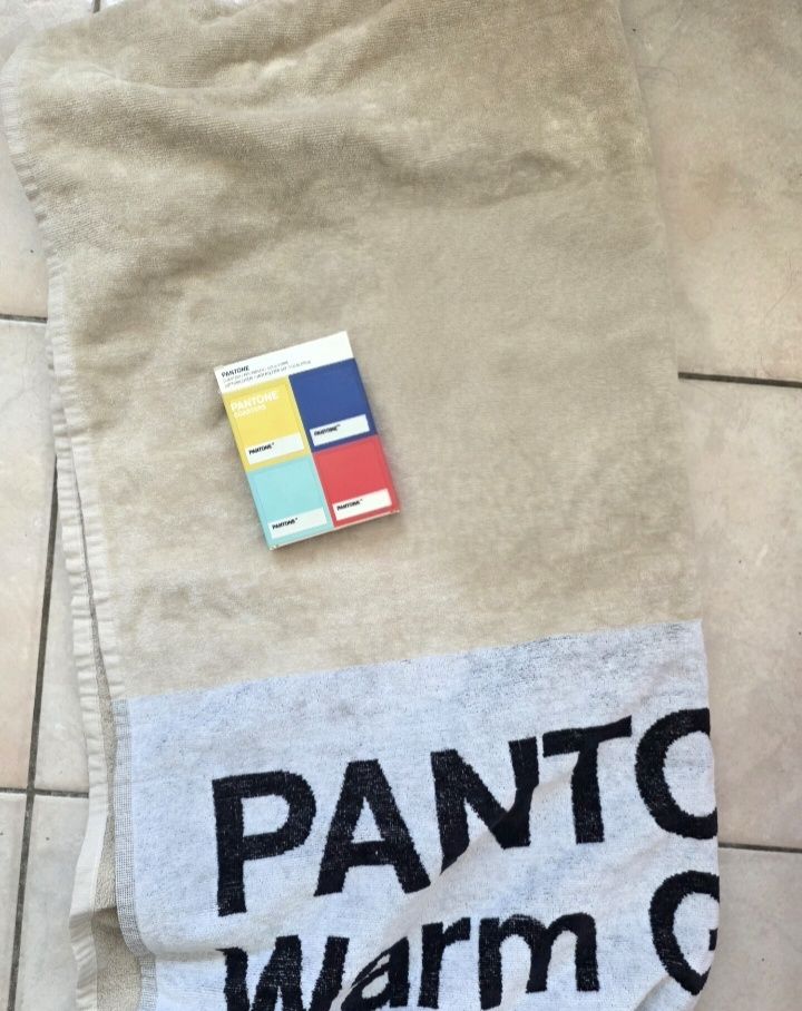 Teli da bagno: Pantone Badetuch und Coaster Set – Nuovo (secondo la descrizione) da Genève venduto da tacoma08