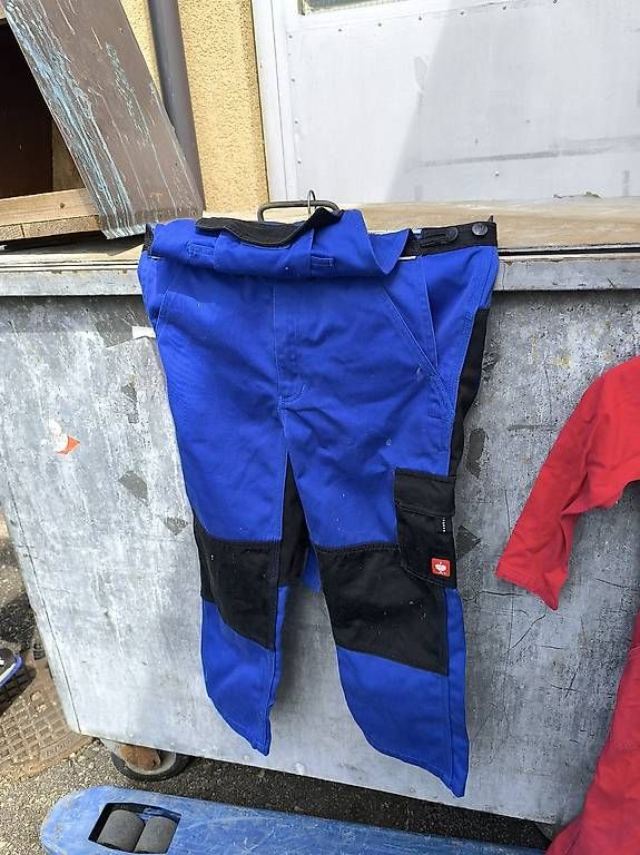 Pantaloni: Kinderlatzhosen – Usato da Walliswil-Nbipp venduto da australien2007 2