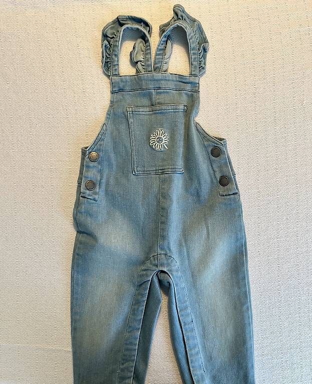 Pantaloni: 2 Latzhosen – Usato da Zürich venduto da XB86
