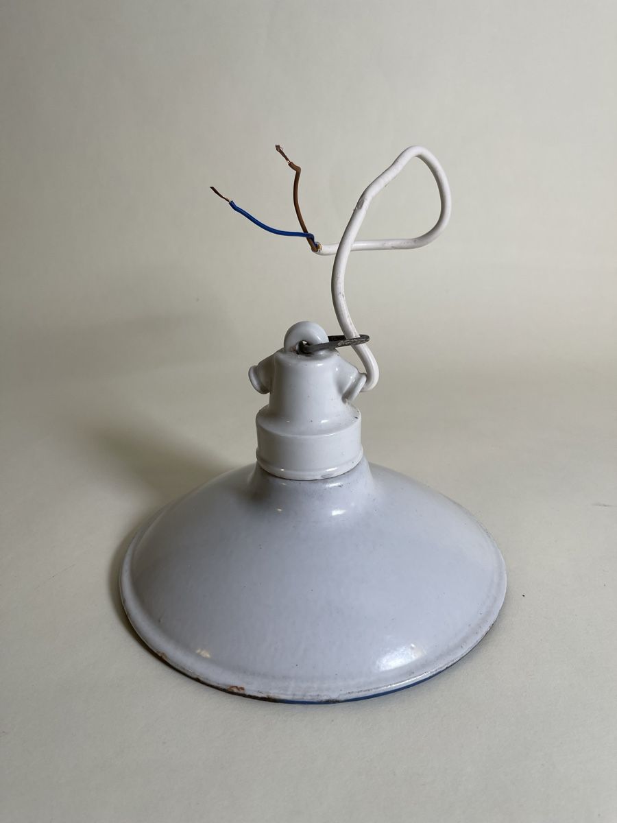 Lampadari & plafoniere: Emaille Lampe, Hängelampe mit Keramikfassung – Usato da St. Gallen venduto da fundstaette 2