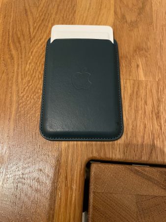 Apple Leder Wallet mit MagSafe / Farbe Forest Green
