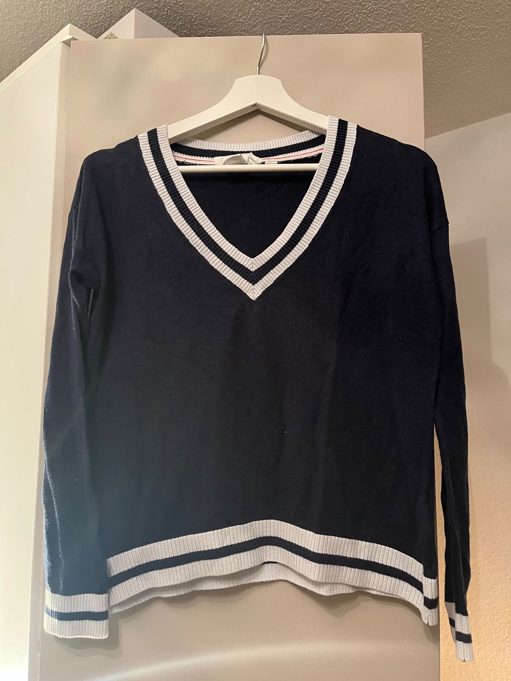 Maglioni & Felpe: V-Neck Pullover Dunkelblau – Usato da Stetten AG venduto da WOlivia