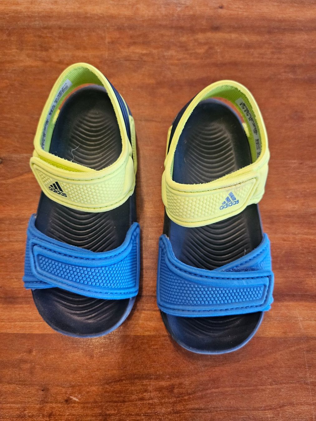 Adidas Scarpe per ragazzi: Adidas Bade Sandaletten Grösse 24 – Usato da Baar venduto da Naedels-Kreationen