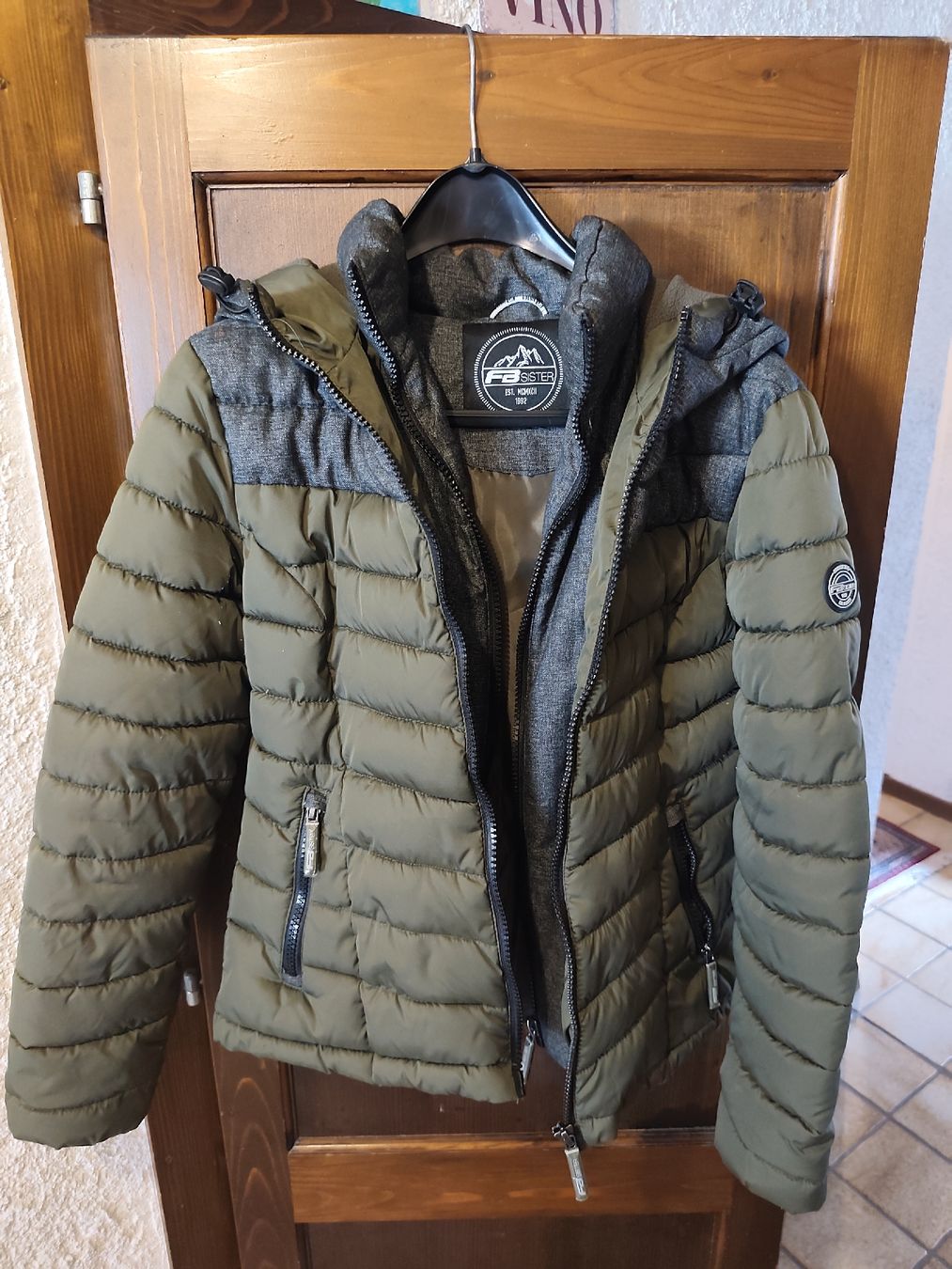 Giacche: FB Sister Olive Green Padded Jacket, Size Medium. Cool! – Usato da Martigny venduto da Errika