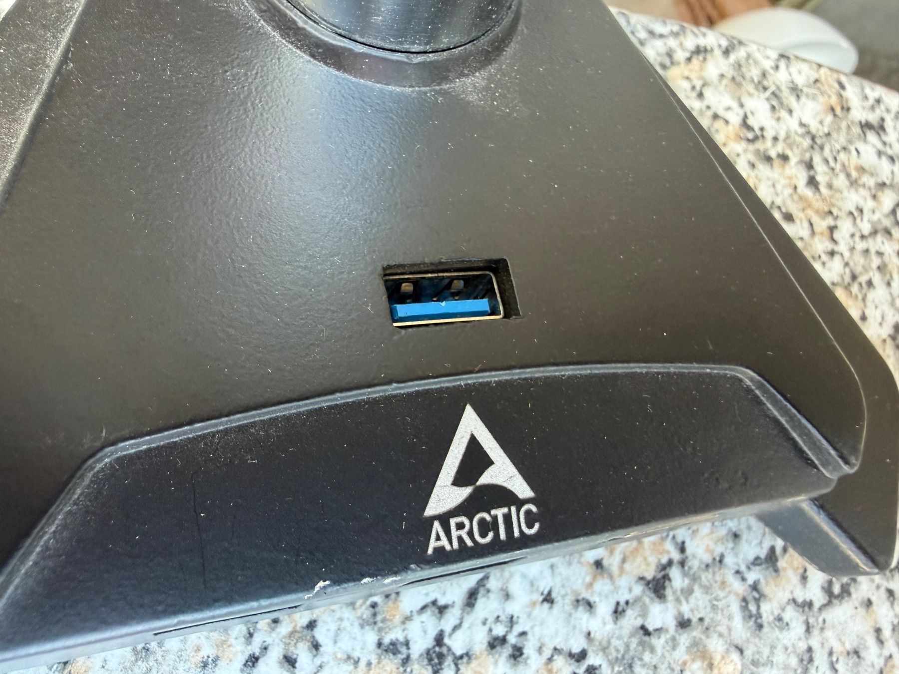 Staffa per monitor: Arctic Monitorhalertubg mit USB 3.0 Hub, gebraucht – Usato da Necker venduto da liq24 1