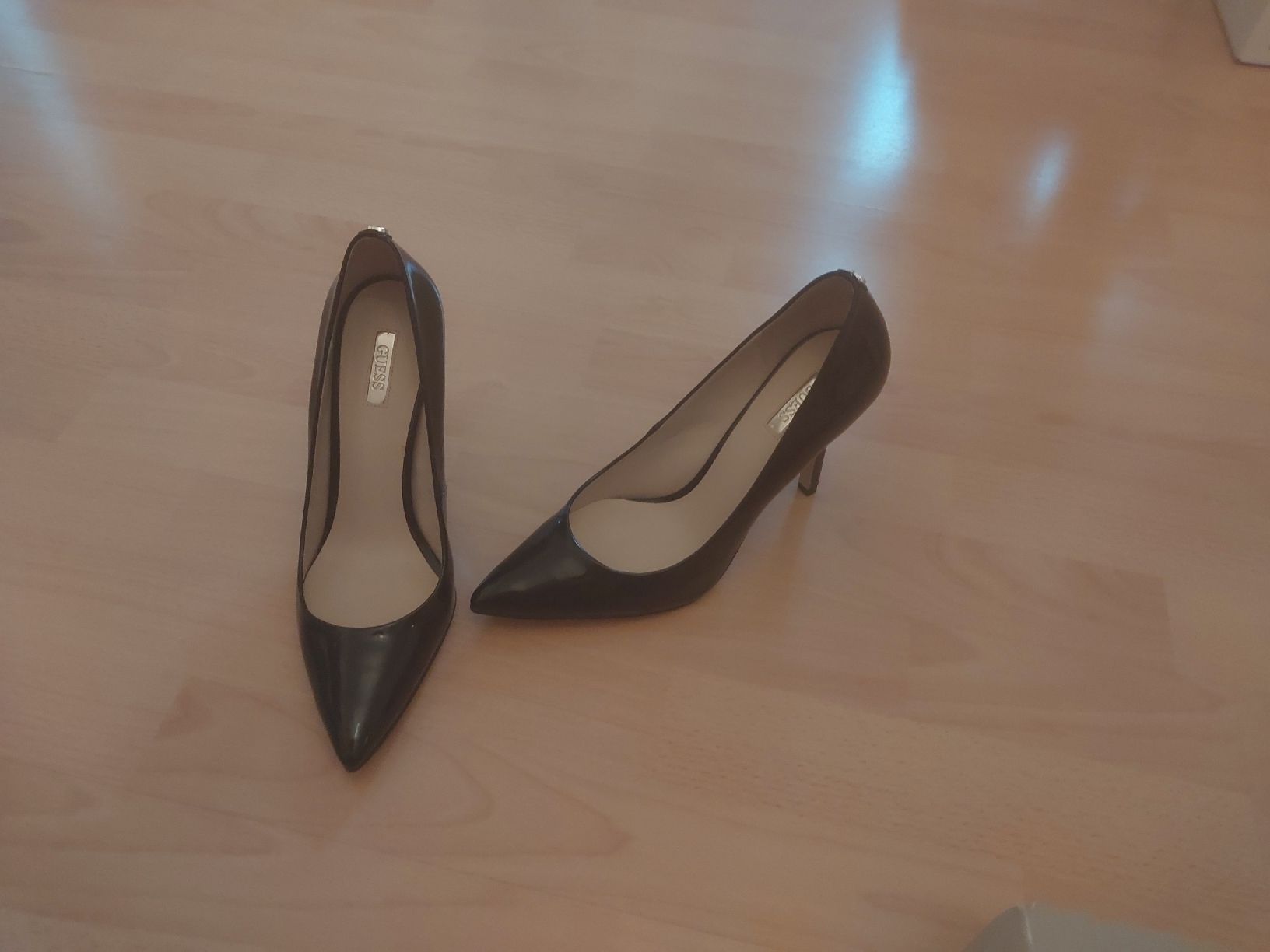 Damenschuhe: Guess Pumps Lackleder schwarz 40 – Neu (gemäss Beschreibung) aus Rorschach von von_gz5r 5