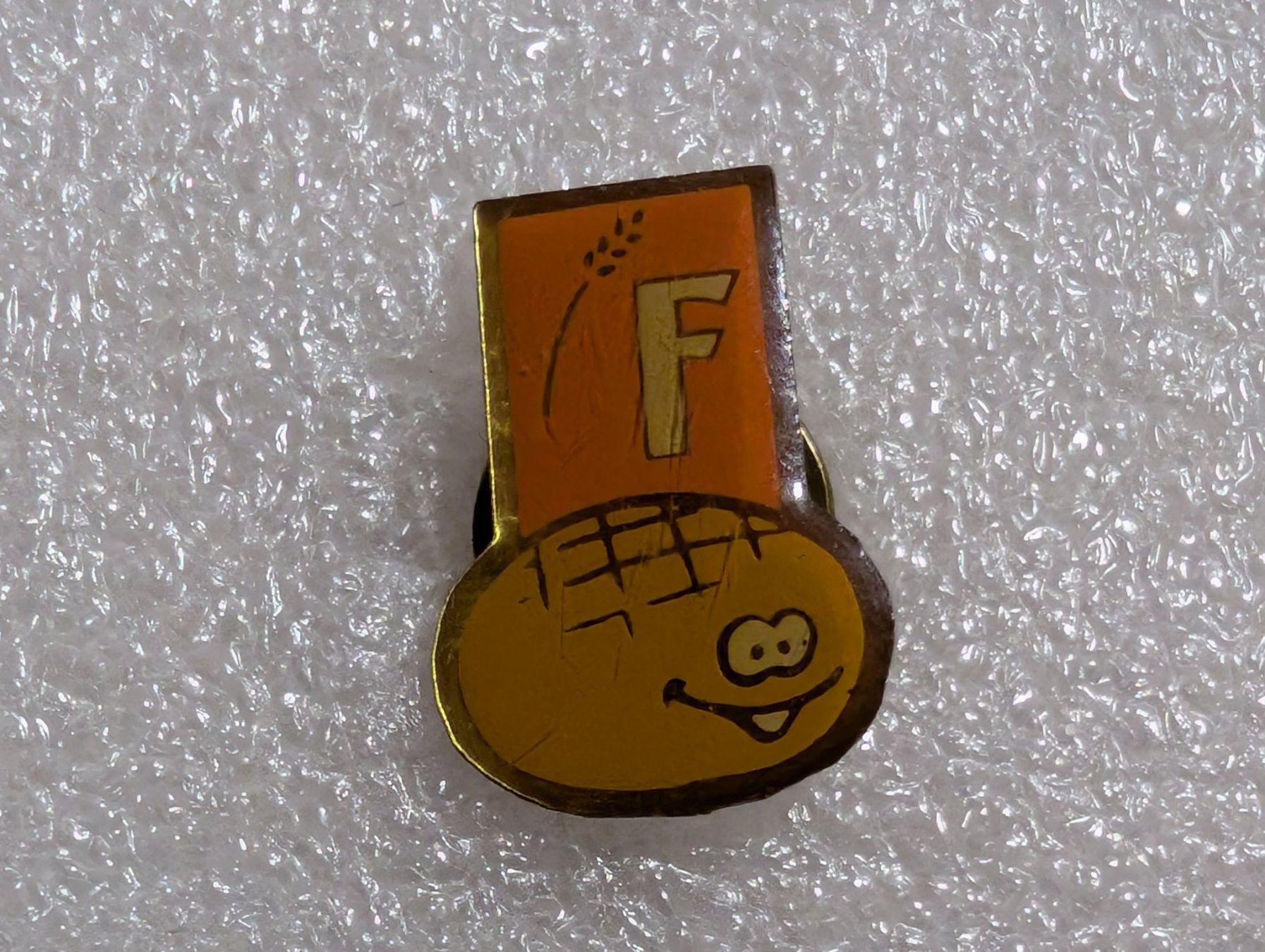 Placchette & Badge: Ansteckpin 144: F – Usato da Oppligen venduto da Pin-Fall-Shop