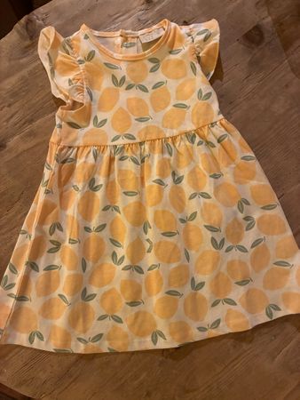Schönes Kleid Gr. 74, Neu
