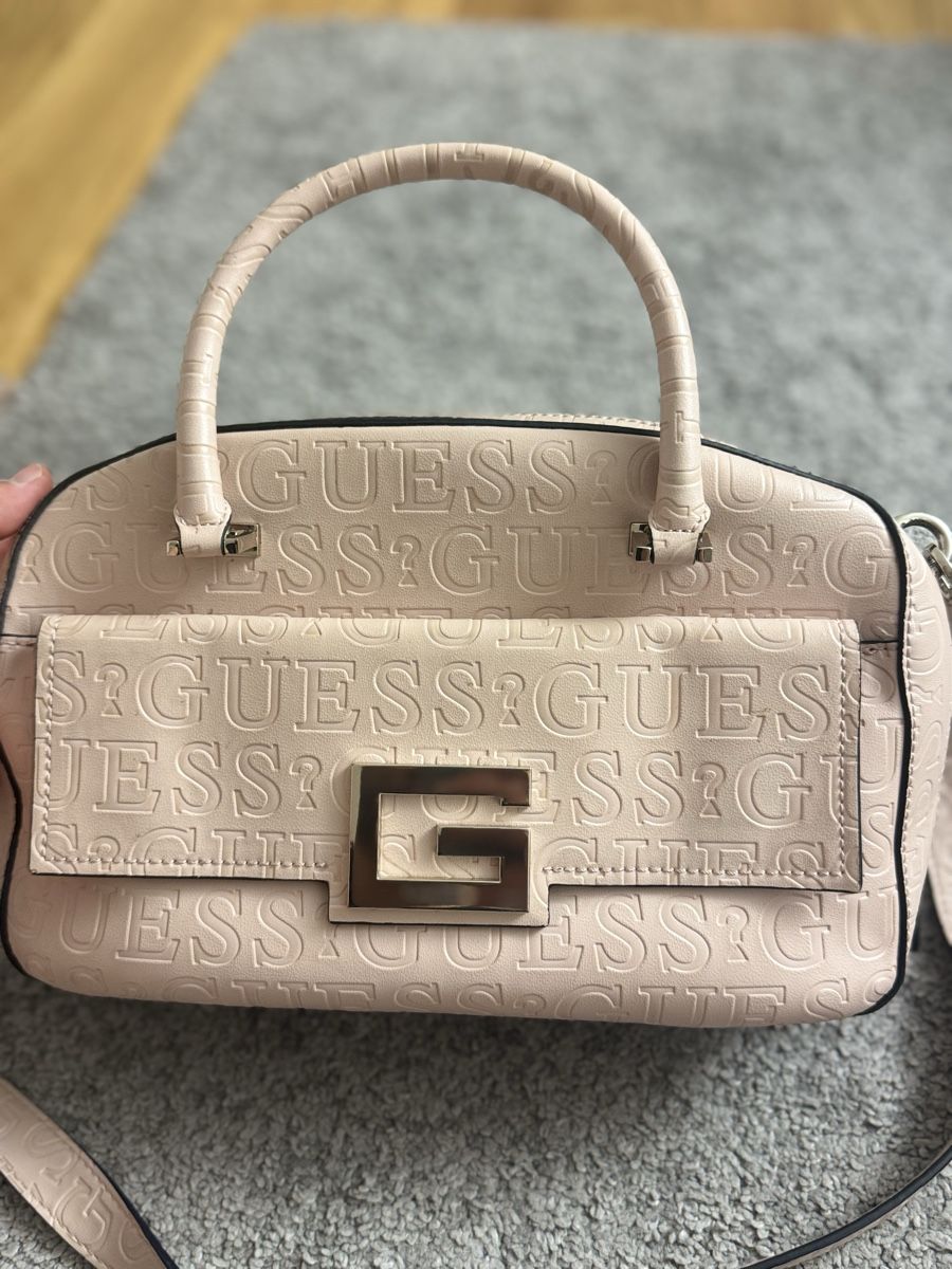 Guess Borse da donna: Guess Handtasche Lachsfarben  – Usato da Schlieren venduto da RoutlyLuxury