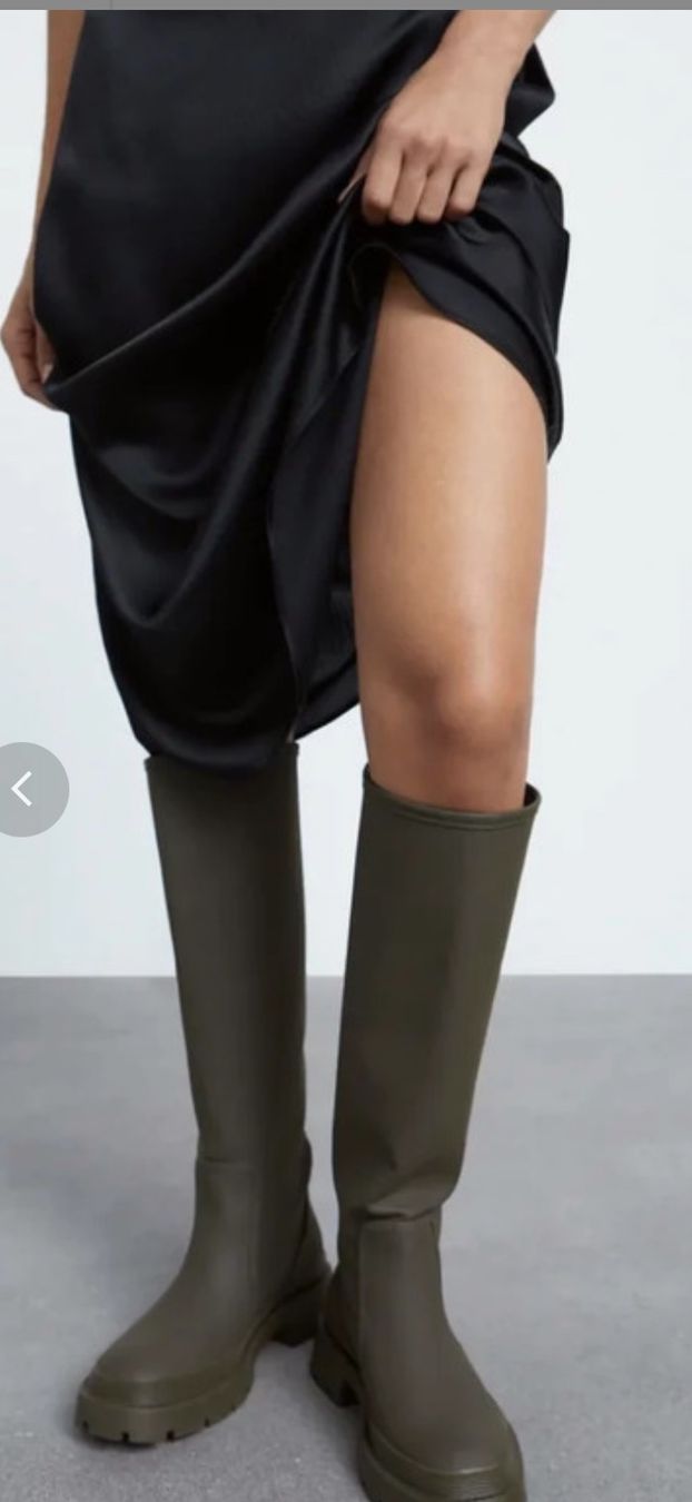 Zara Damenschuhe: Green Boots – Gebraucht aus Erlenbach ZH von Ma.Pi