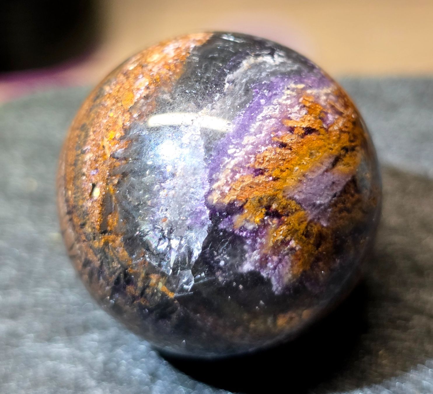 Minéraux & Lithothérapie: 💜 Auralit-Fluorit-Kugel E – Neuf avec emballage d'origine à Matzingen par Shay_Crystalz 1