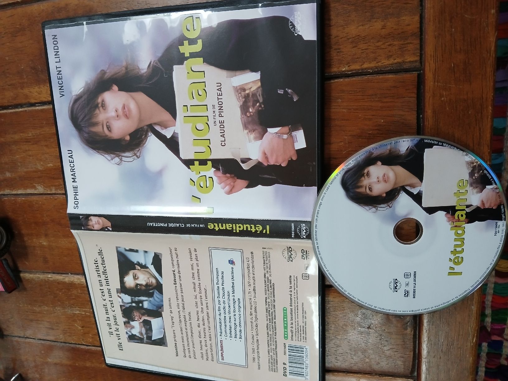 Tutti i DVDs: l'étudiante – Usato da St-Cergue venduto da VeganWarrior