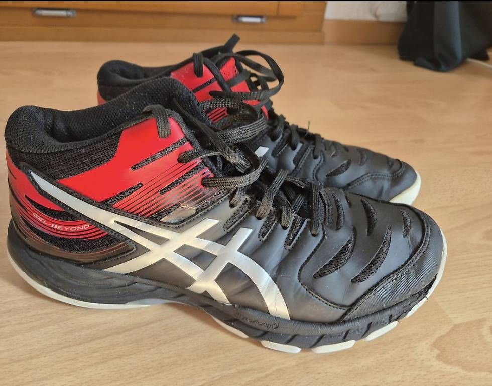 Chaussures hommes: Asisc Hallenschuhe Gr.45 – D'occasion à Stettlen par Kia3