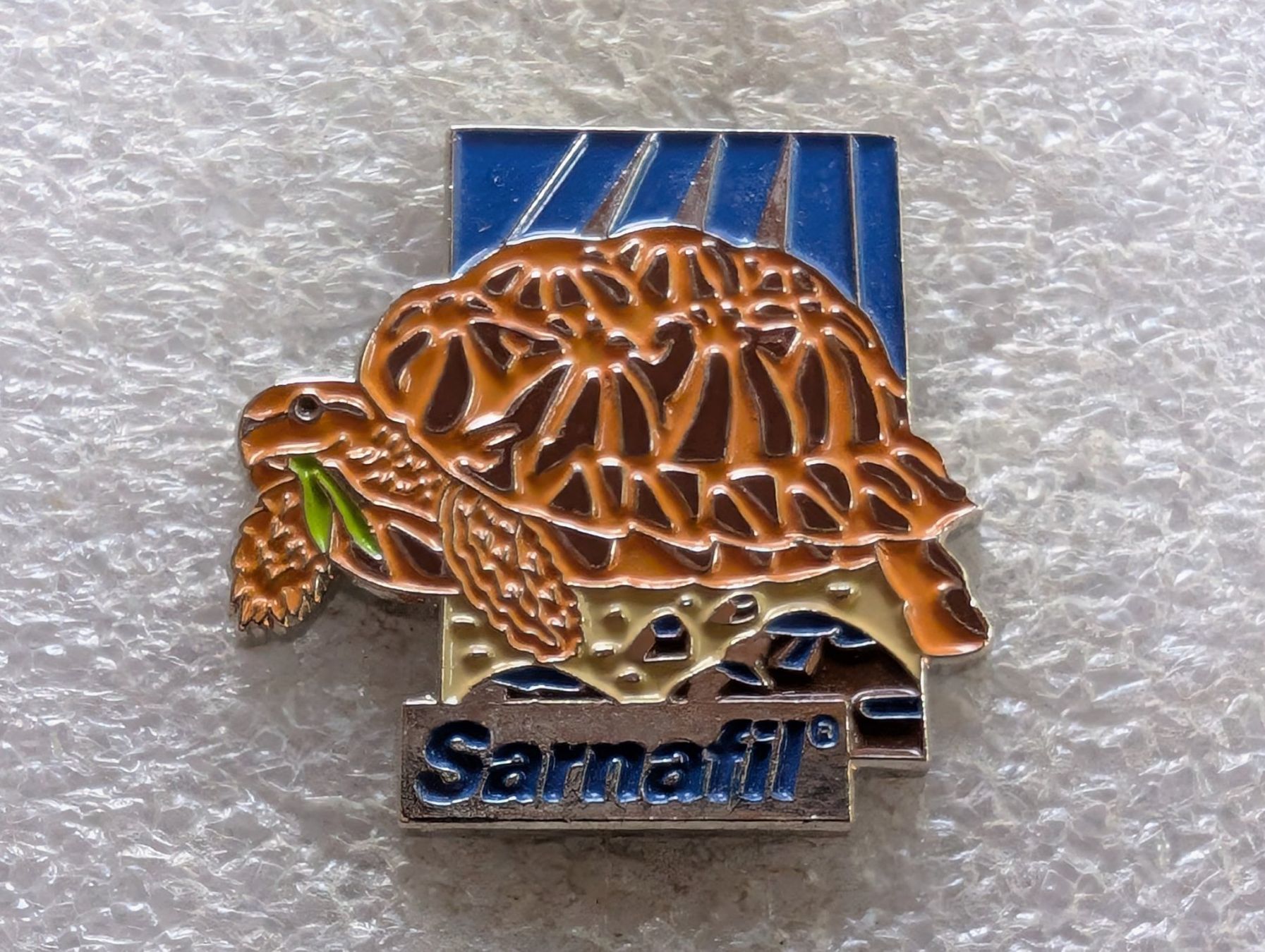 Plaketten & Abzeichen: Ansteckpin 206: Sarnafil – Gebraucht aus Oppligen von Pin-Fall-Shop