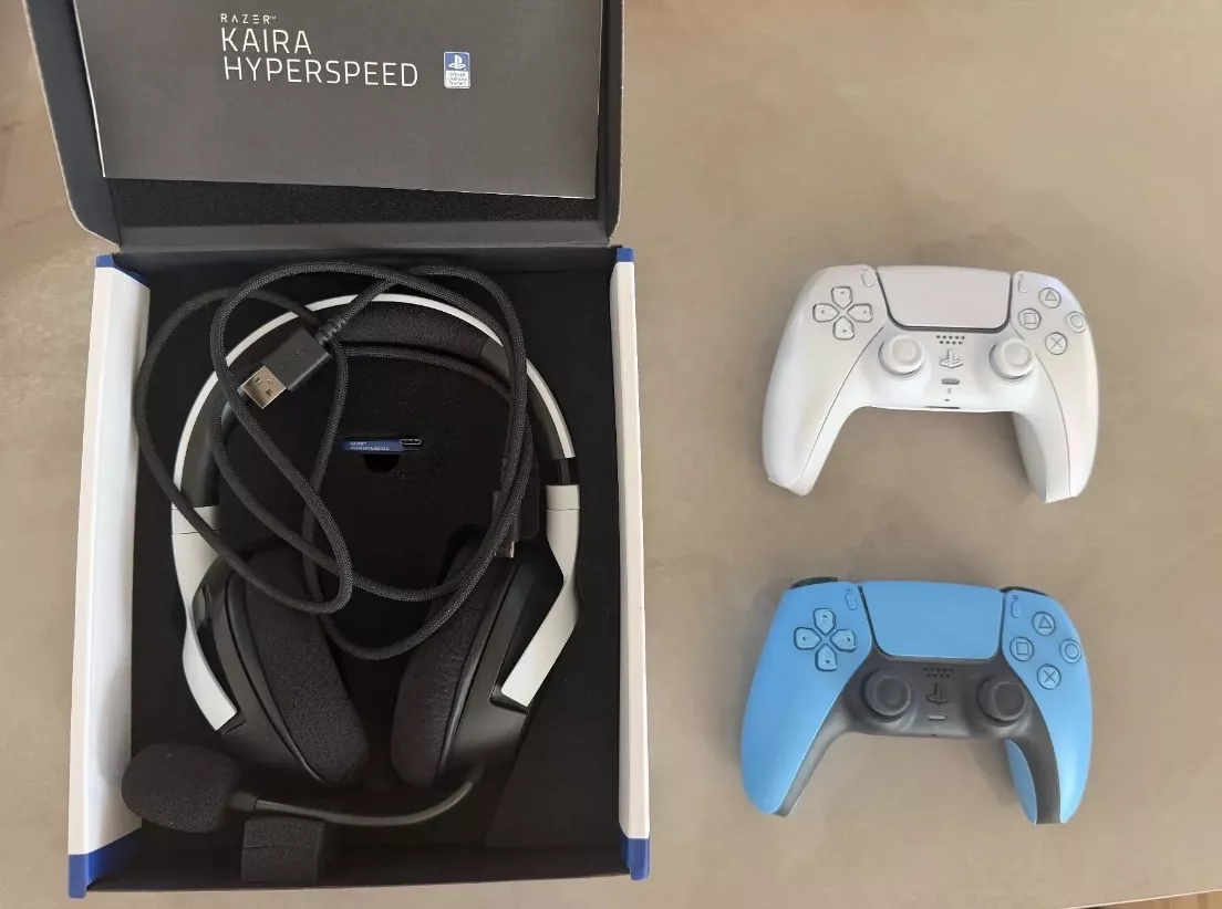 Sony Konsolen: Ps5 Slim Digital Edition + 2 Controller & Headset – Neu (gemäss Beschreibung) aus Winkel von dar_7b97 1