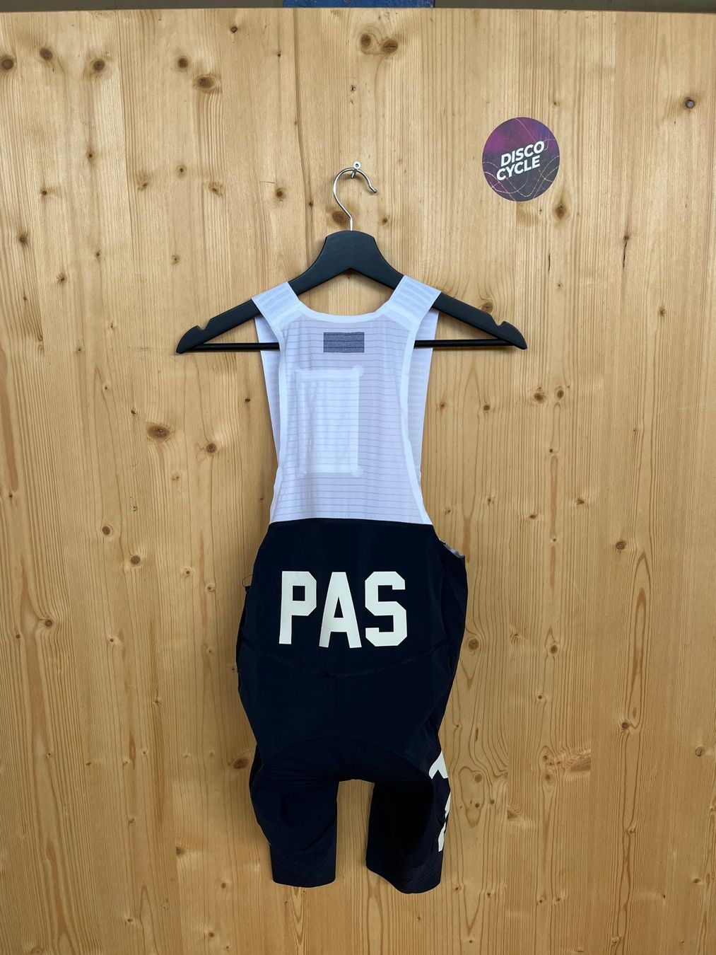 Pas Normal Studios Pantaloni: % Pas Normal Studios Men's PAS Mechanism Pro Bibs - S – Nuovo e nell'imballaggio originale da Bern venduto da Disco_Cycle 1