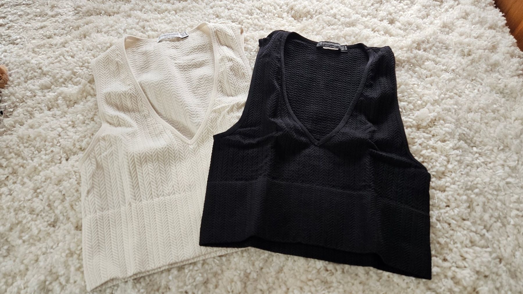 Stradivarius Top: 2er Set Tops mit Herzausschnitt, Gr.S – Usato da Hettlingen venduto da Leaena279