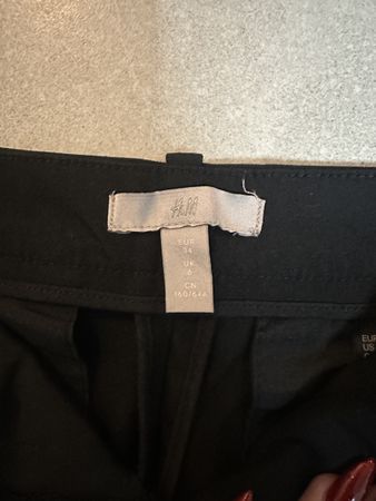 Schwarzi Stoffhose H&M, Grösse 34,