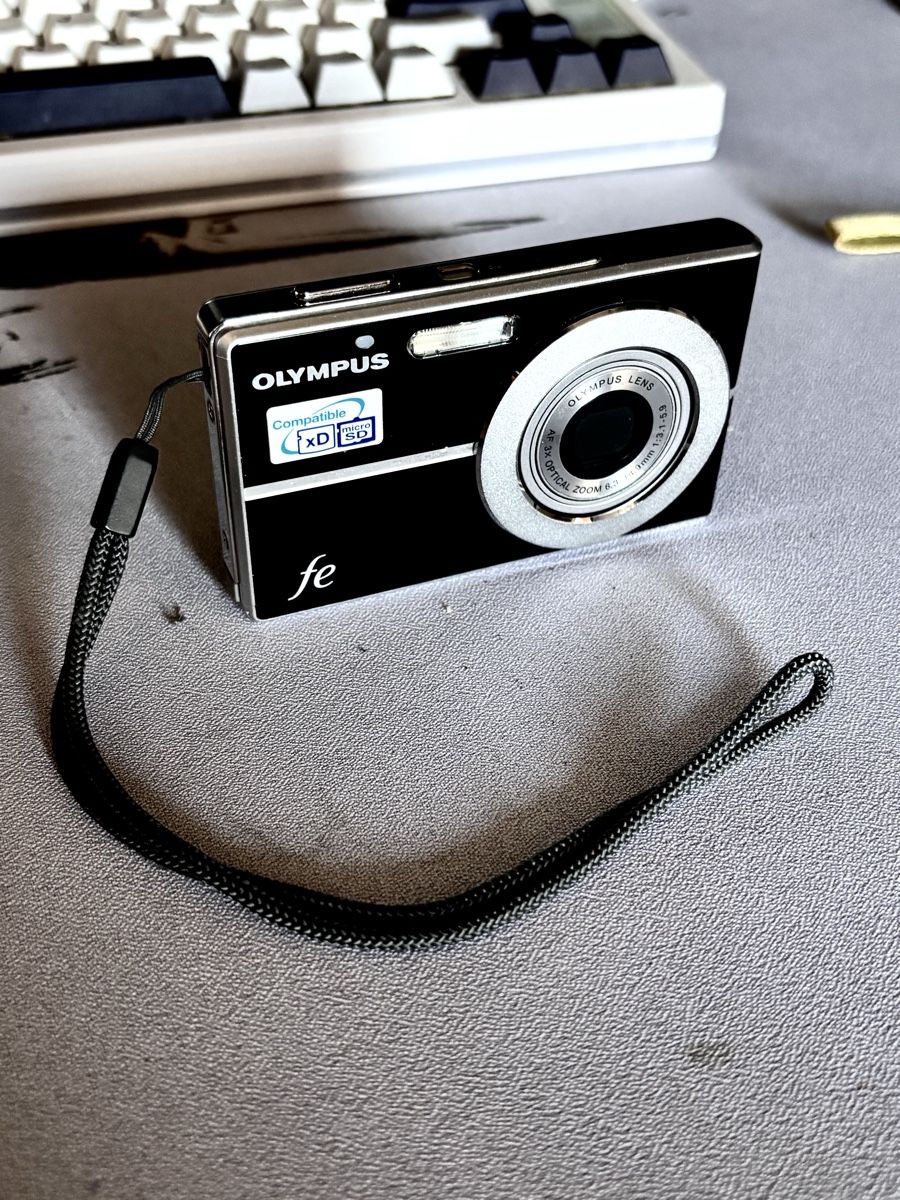 Olympus Kamera: Olympus FE-300 Digital Camera with Case Used – Gebraucht aus La Chaux-de-Fonds von joa_jk5g