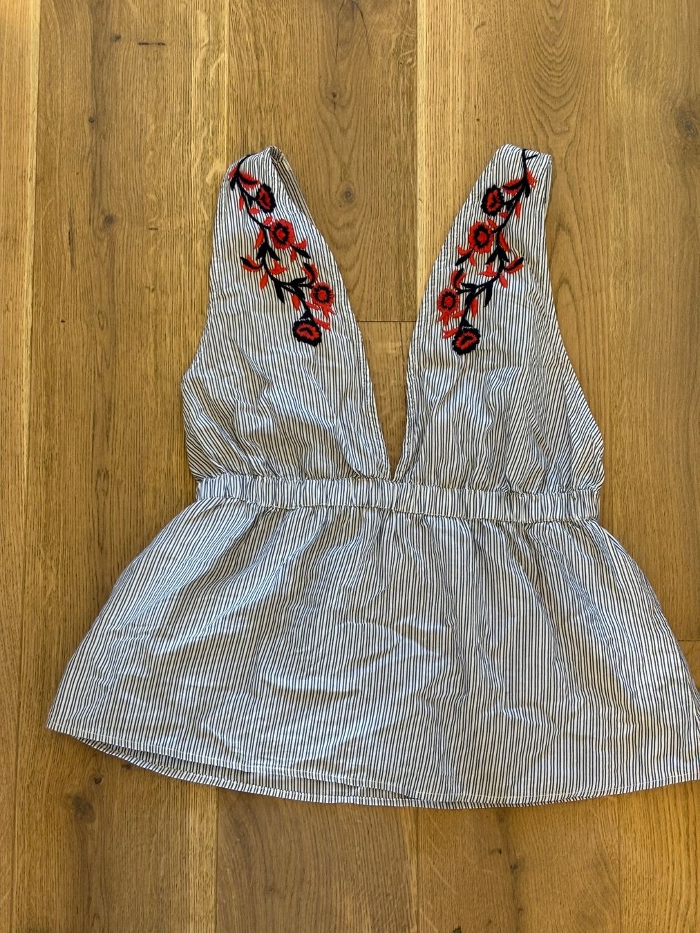 Etam Top: Haut Cotton brodé Dos ouvert – Usato da Genève venduto da bha_jcf5