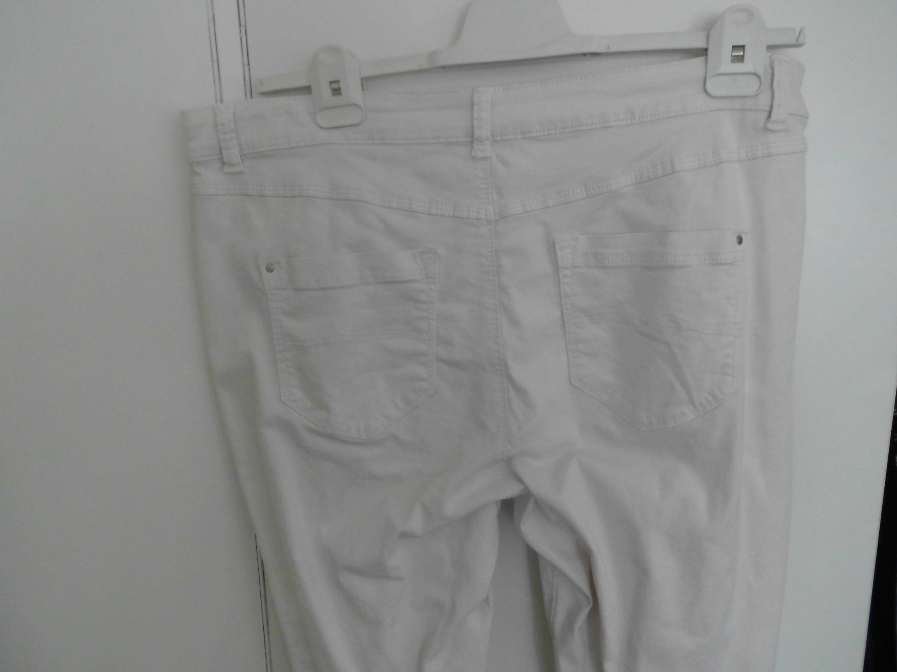 C&A Pantaloni: Pantalon blanc coton de C&A T. 46 – Nuovo (secondo la descrizione) da Marin-Epagnier venduto da Madja 2
