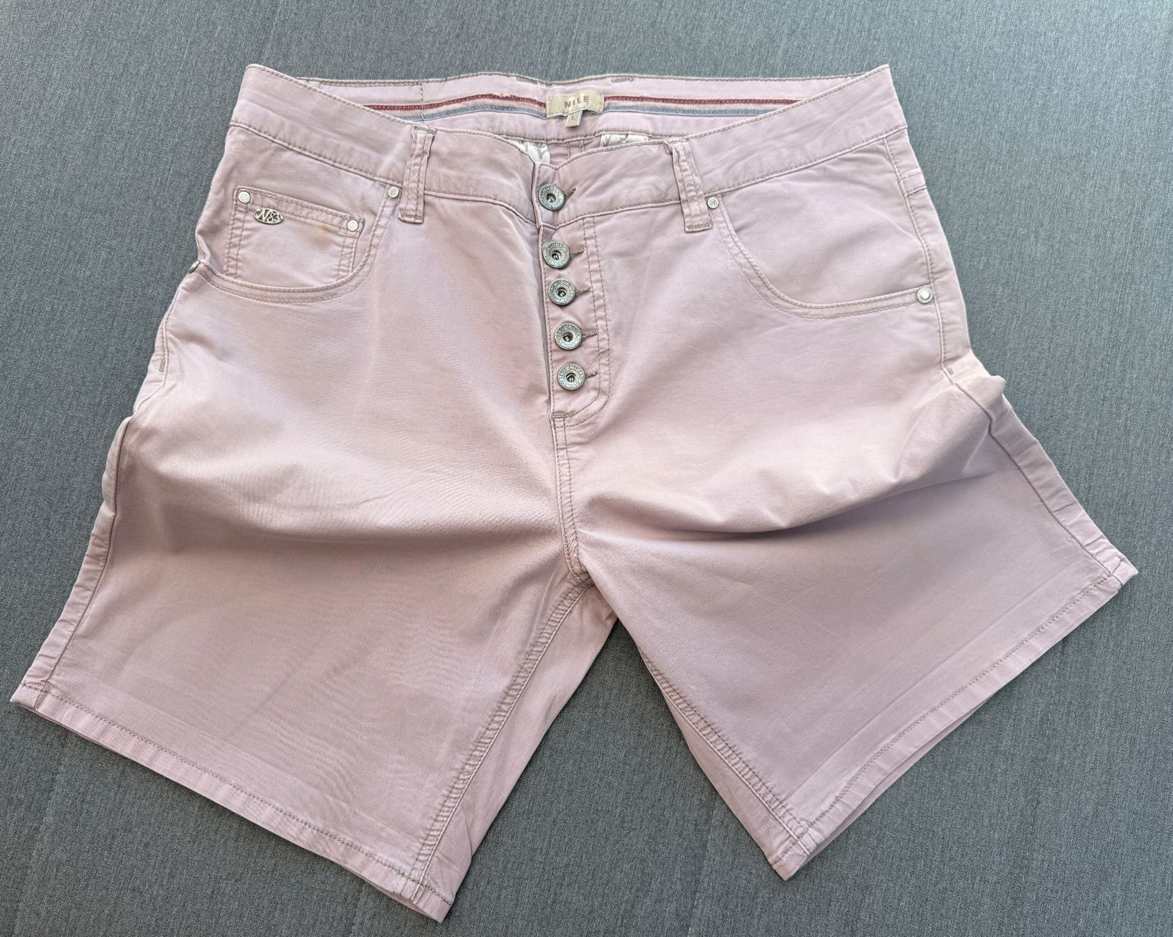 Nile Pantaloni: NILE Bermuda Shorts Damen Größe L – Usato da Wilen b. Wollerau venduto da kar_8vzh 4