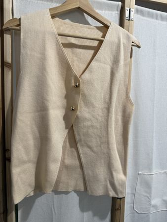 Strickweste beige mit goldenen Knöpfen Grösse L neu