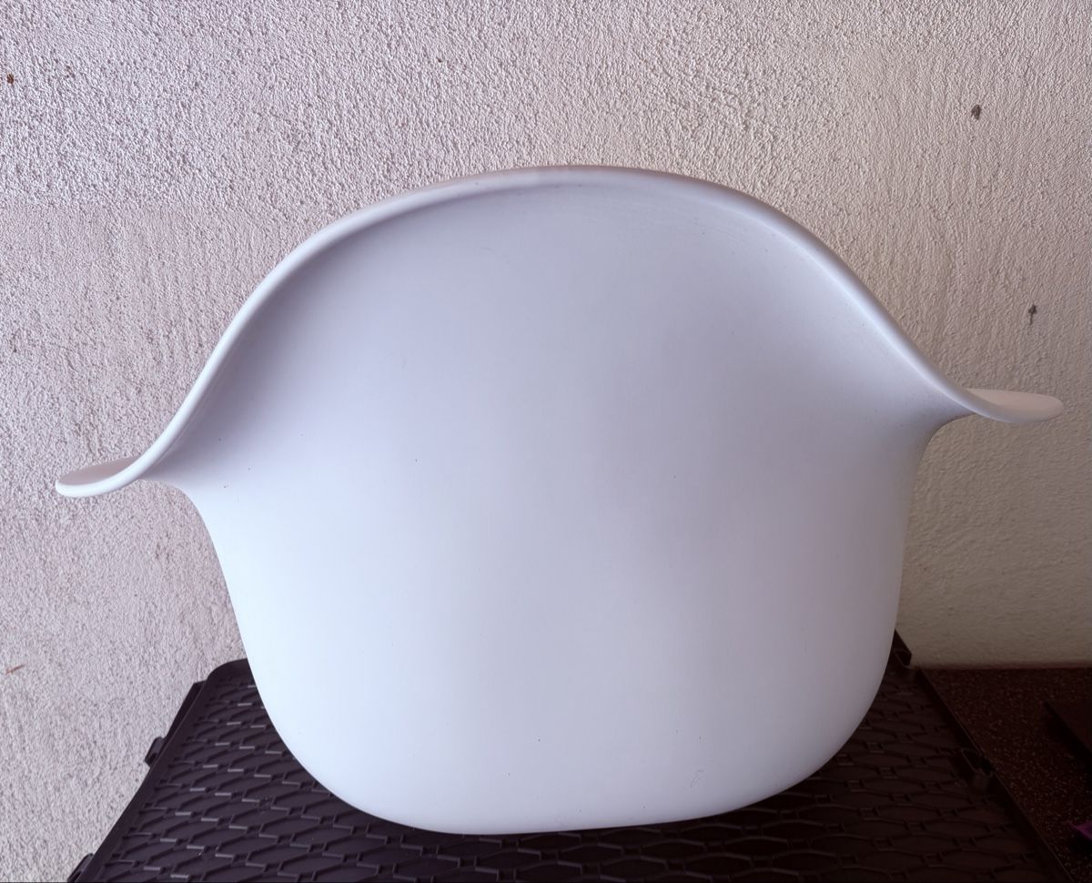 Vitra Sedie: Vitra Eames Plastic Armchair Grau + Schale weiss – Usato da Hirschthal venduto da GR7000 5