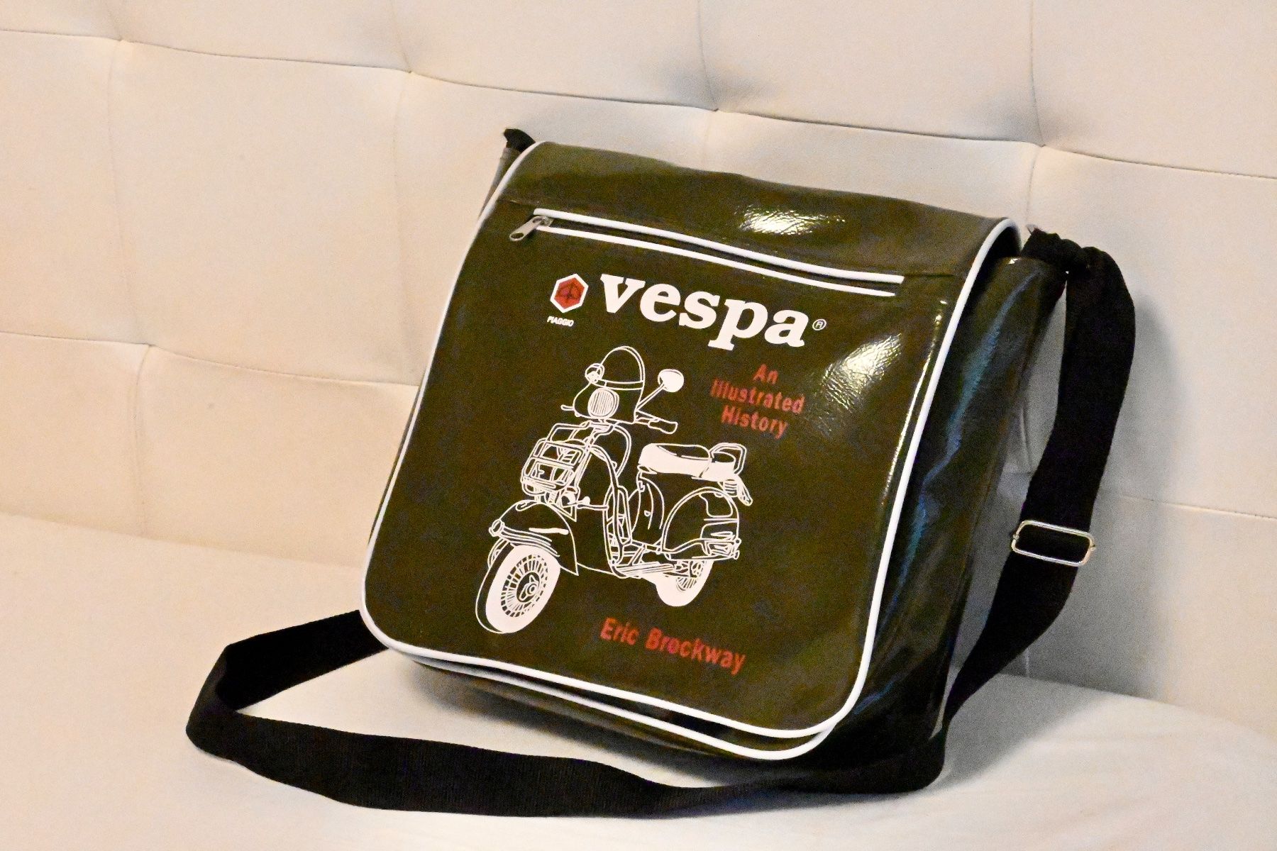 Vespa Borse: VESPA Umhängetasche – Usato da Gossau SG venduto da Heinzone74