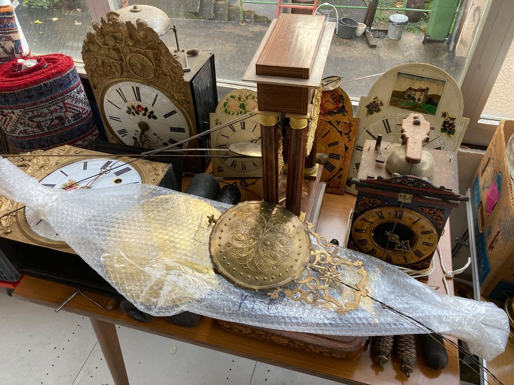 1 PAAR ZIERUHRWERK GEHÄUSE KETCHEN FÜR MINIATUR UHR-SCHWARZWÄLDER-WINTERMANTEL