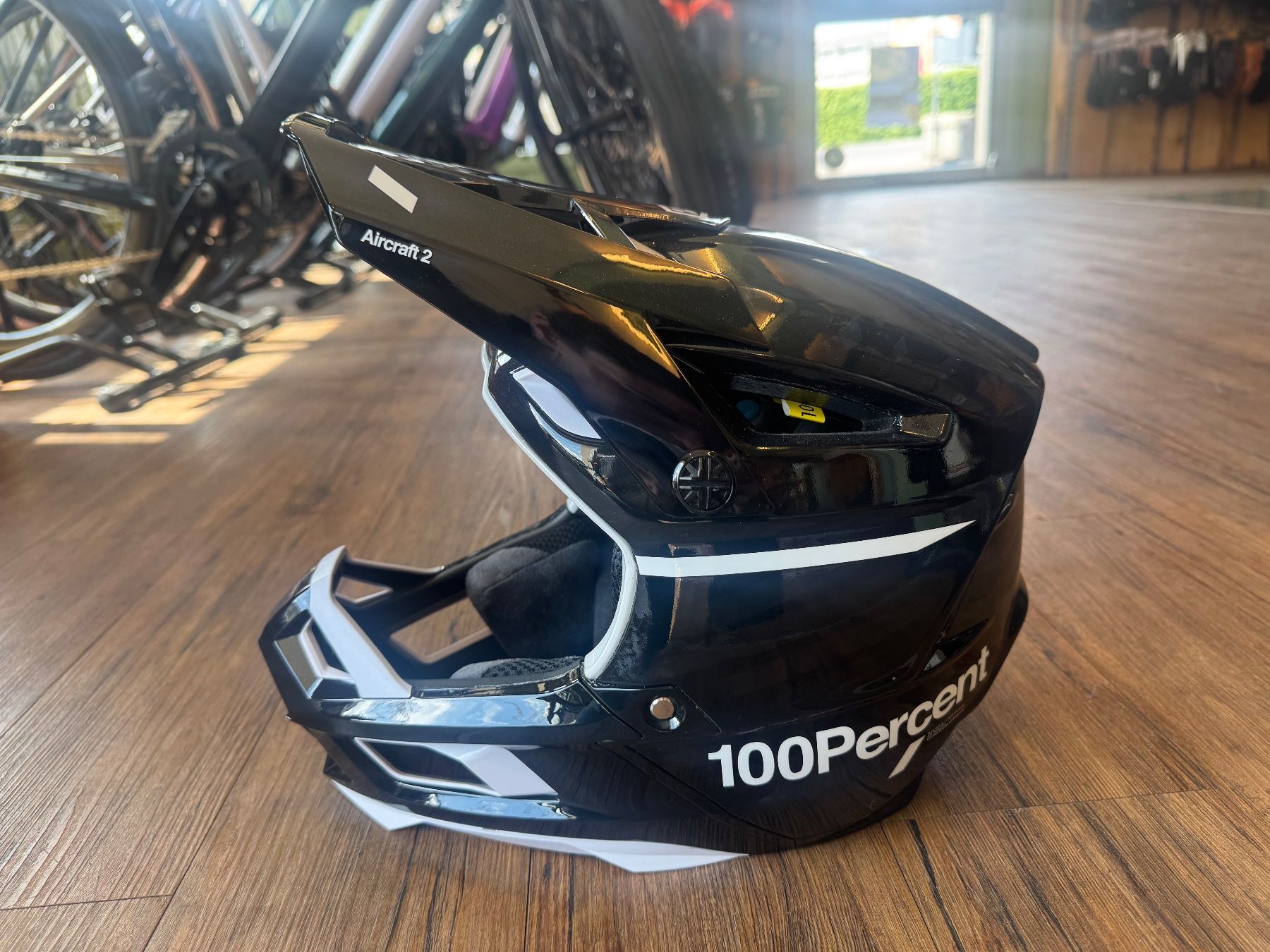 Caschi: 100% Aircraft 2 Fullface Helm NEU Gr. M – Nuovo e nell'imballaggio originale da Hochdorf venduto da TreeLeeHochdorf