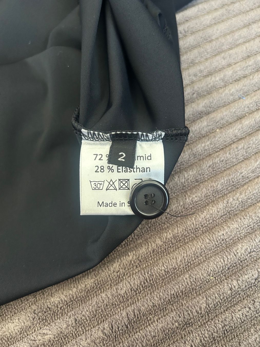 Vestiti: Robe noire – Usato da Val-d'Illiez venduto da Dombou 3
