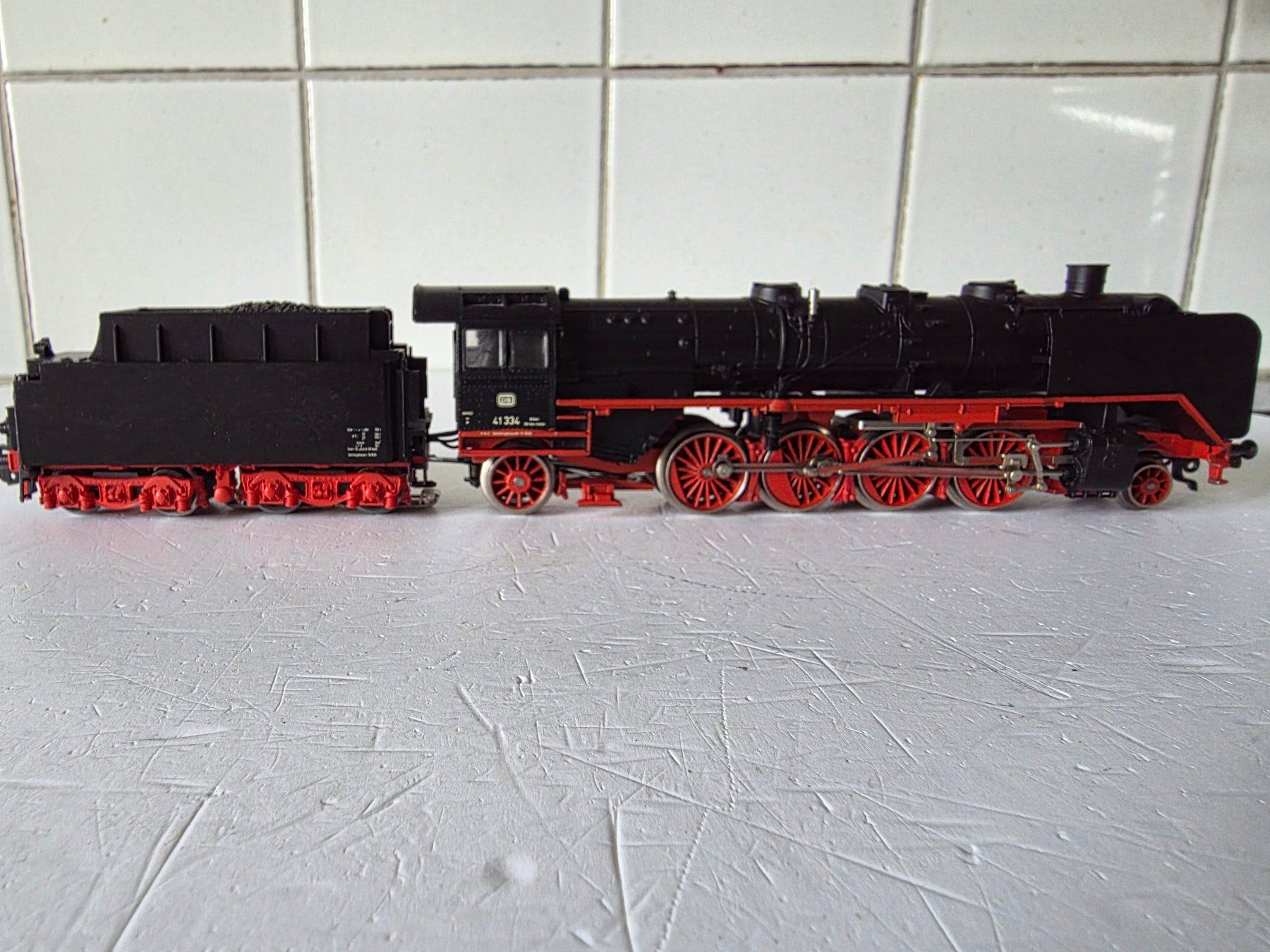 Märklin Modellini di ferrovie: Tenderlok DB BR 41, Lok-Nr. 41 334 – Usato da Seuzach venduto da Loeckeli01 3