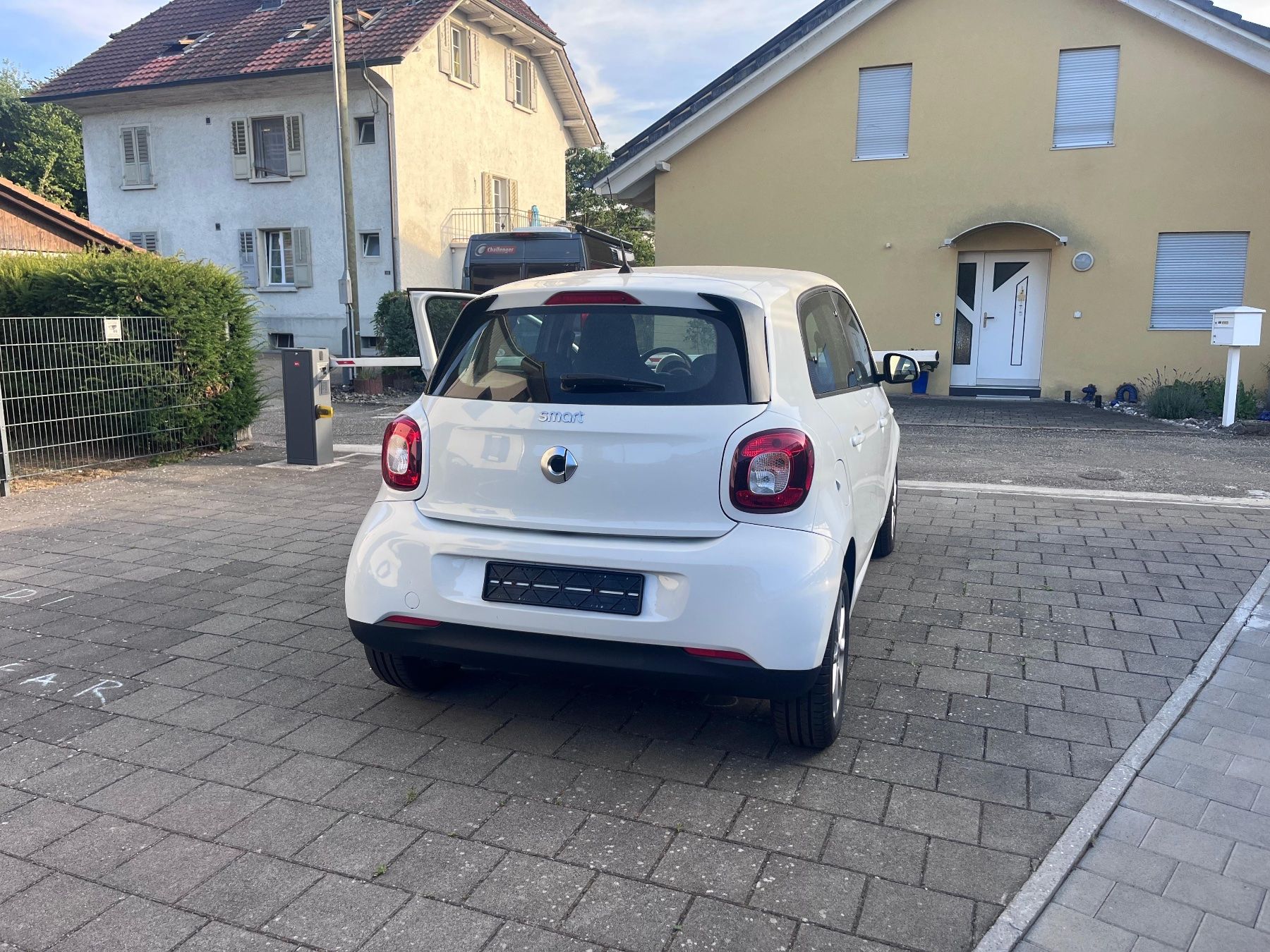 Smart Automobili: Smart Forfour 90ps Automat Navi Benzin – Usato da Reinach AG venduto da Undercover162 2