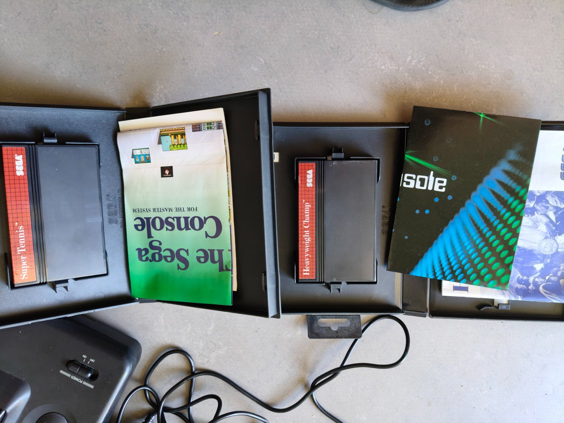 Sega Konsolen: Sega Master System II Konsole mit Spielen - defekt – Defekt aus Zürich von s6000 1