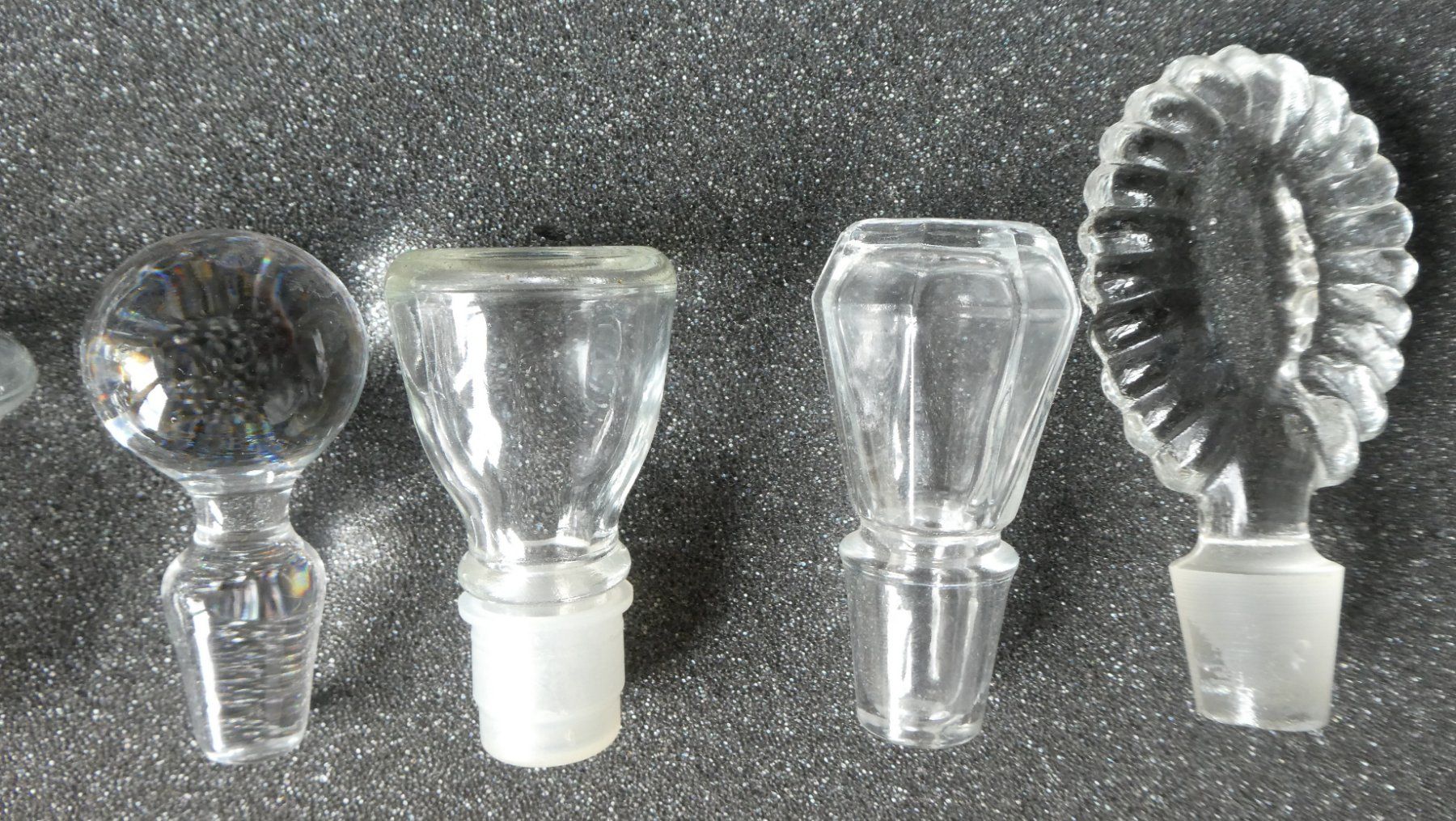 Flaschenöffner & -verschlüsse: 7 Stöpsel Glas Karaffenverschluss Stopfer Topper – Gebraucht aus Frauenfeld von ZAZ12 4