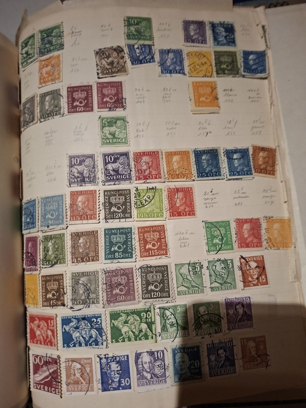 Alle Briefmarken: Album mit diversen Briefmarken / Kabe  – Gebraucht aus Balgach von SIMEON27 9