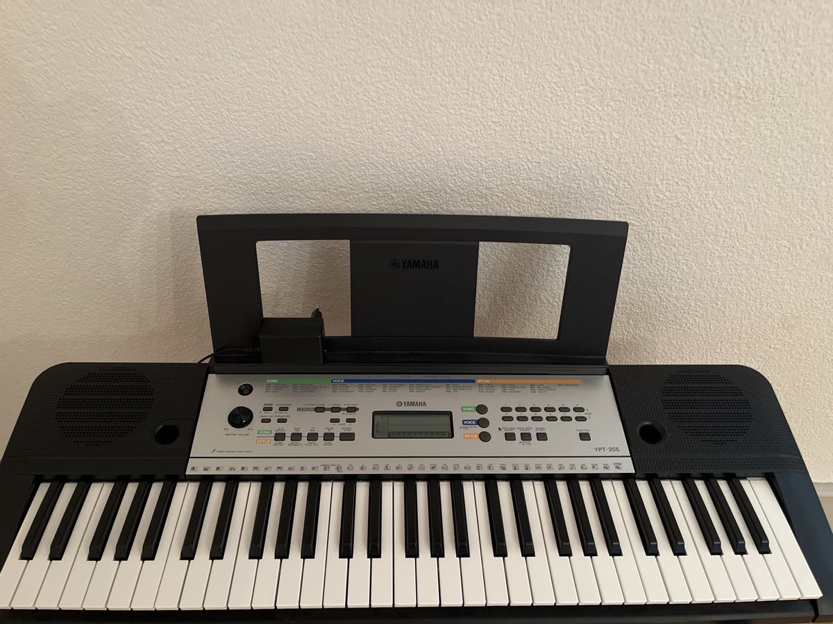 Yamaha Strumenti musicali: Klavier mit Klavierständer – Usato da Ostermundigen venduto da Maurin1221 1